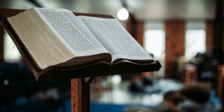 ¿Dónde poner la Biblia en casa?