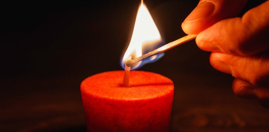 ¿Qué hace la vela de 7 colores?
